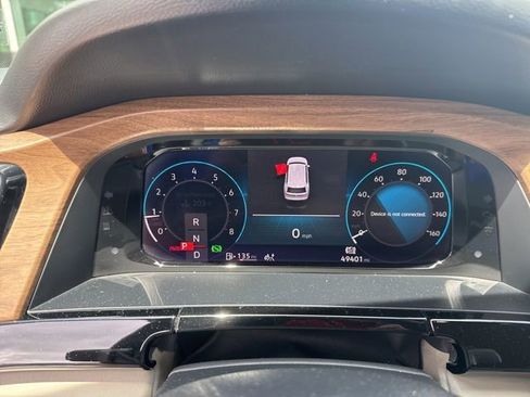 Used 2024 Volkswagen Atlas SE FWD image 19
