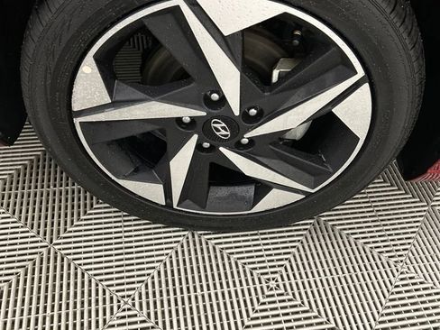 Used 2023 Hyundai Elantra Limited image 10