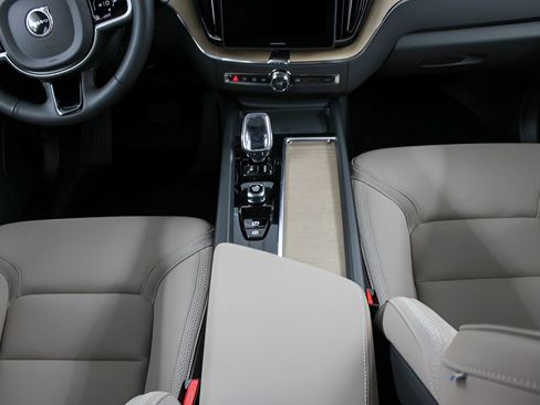 New 2026 Volvo XC60 B5 Plus w/ Protection Package Premier image 24