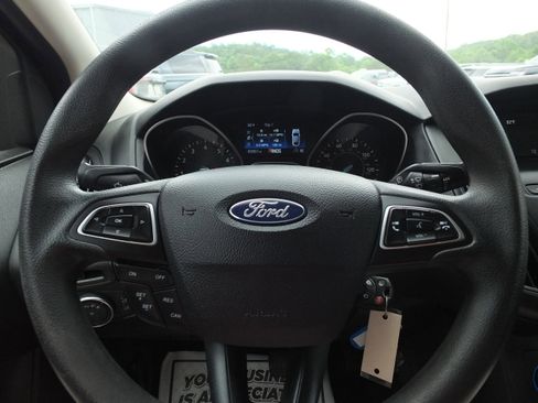 Used 2018 Ford Focus SE FWD image 17