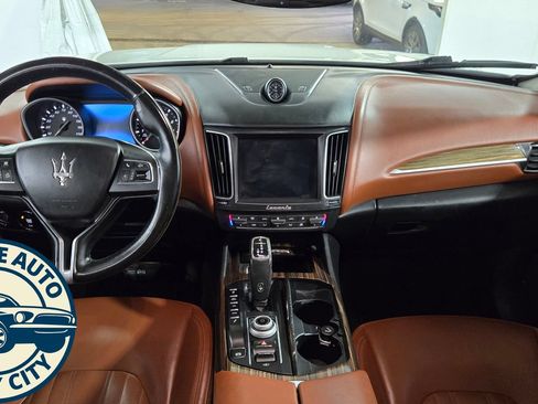 Used 2019 Maserati Levante GranLusso AWD/4WD image 32