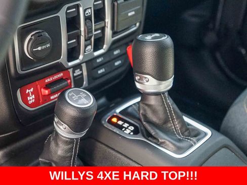 Used 2025 Jeep Wrangler Willys image 18