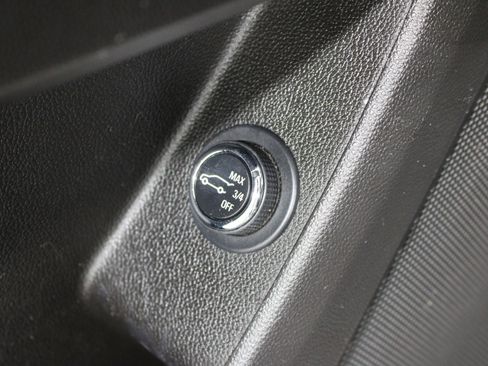 Used 2019 Chevrolet Traverse LT FWD image 9