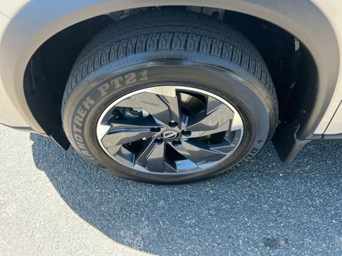 Used 2024 Nissan Rogue SV w/ SV Premium Package image 9