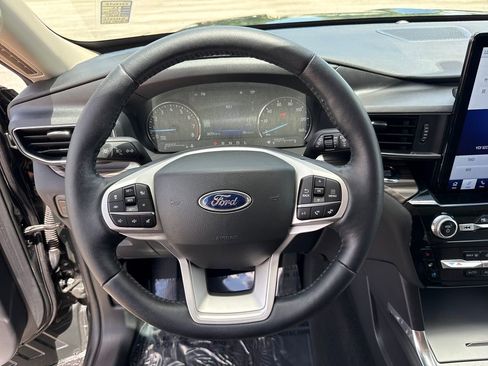 Used 2023 Ford Explorer Limited w/ Limited Technology Package image 14
