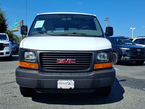 Used 2014 GMC Savana 2500 Extended RWD image 2