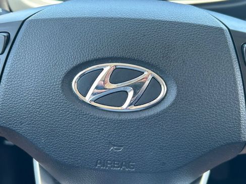 Used 2025 Hyundai Venue SEL FWD image 32