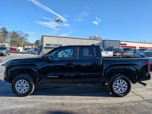 Certified 2024 Toyota Tacoma SR5 image 3