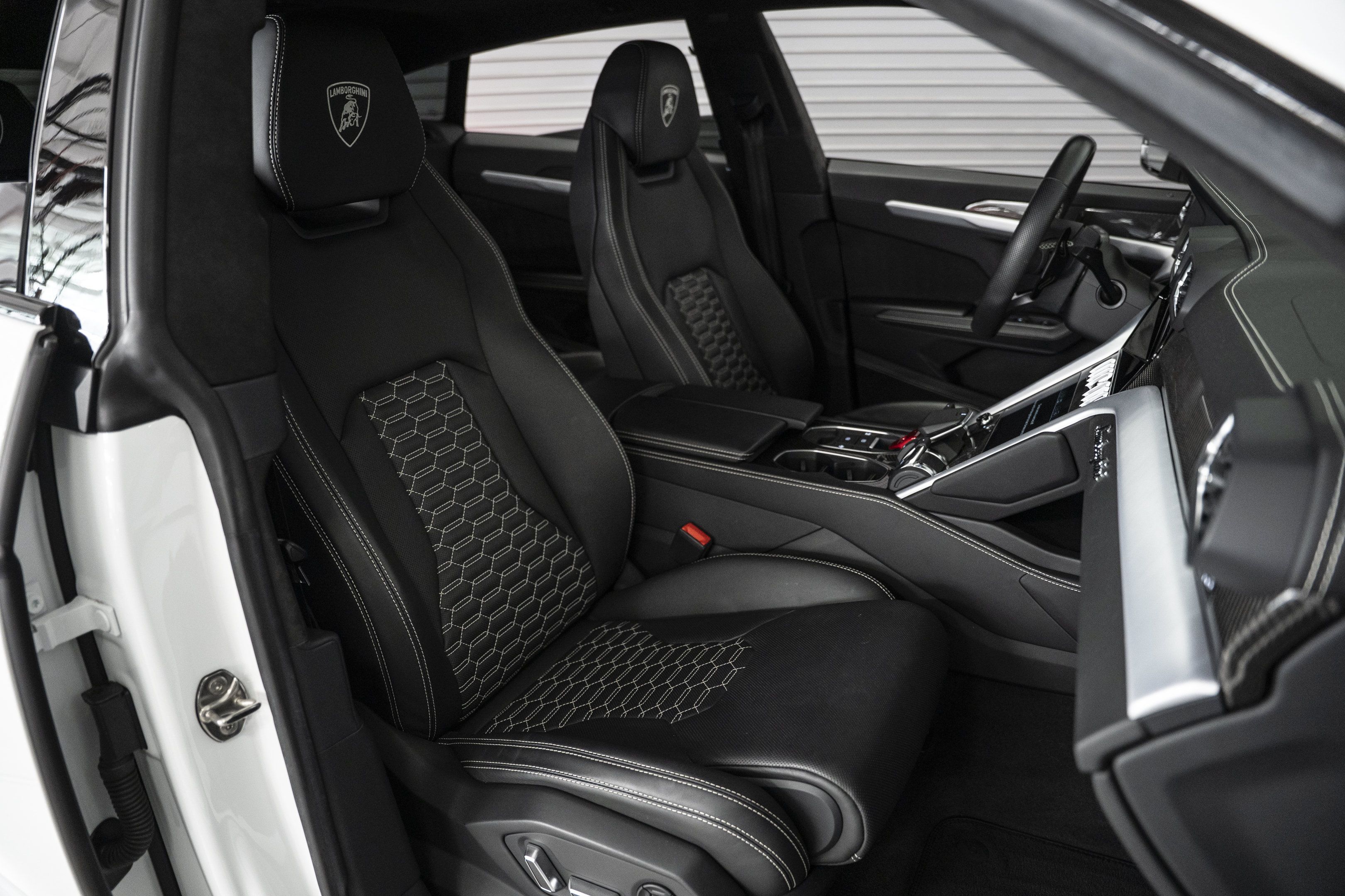 Used 2022 Lamborghini Urus AWD/4WD image 29