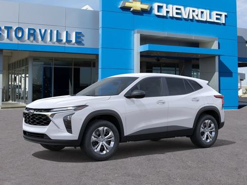 New 2026 Chevrolet Trax LS FWD image 2