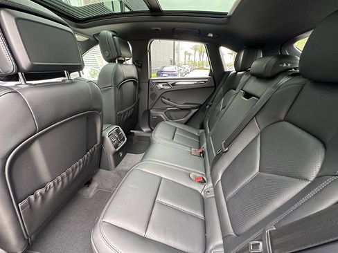 Used 2026 Porsche Macan AWD/4WD image 35