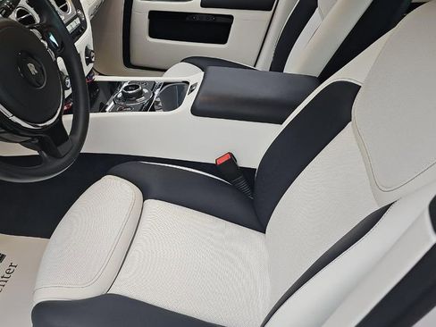 Used 2018 Rolls-Royce Ghost RWD image 3