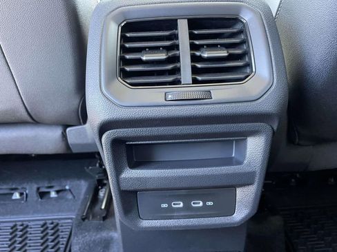 New 2026 Volkswagen Taos SE FWD image 10