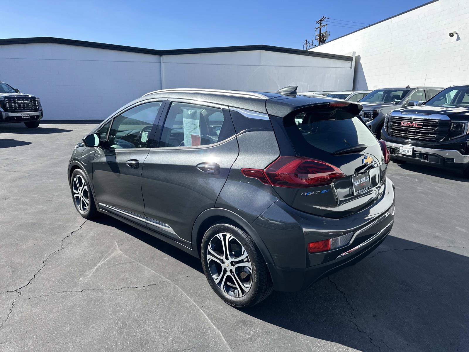 Used 2019 Chevrolet Bolt Premier w/ Infotainment Package FWD image 7