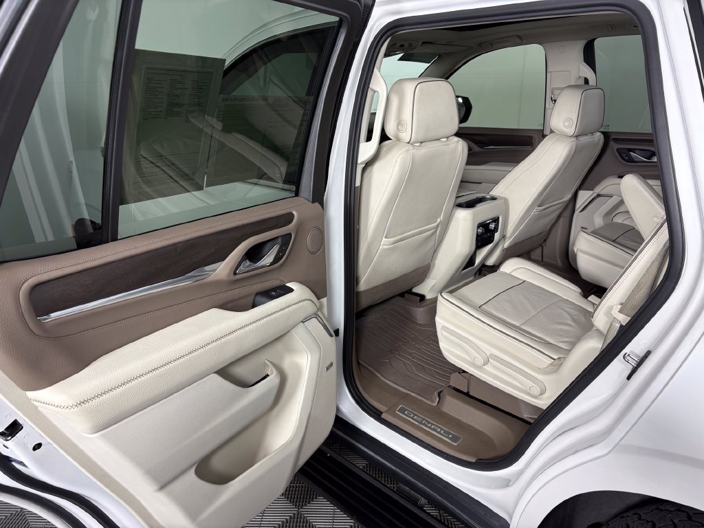 Used 2021 GMC Yukon Denali w/ Denali Premium Package AWD/4WD image 26