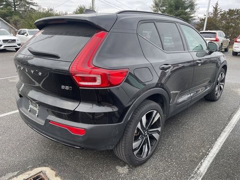 Used 2025 Volvo XC40 B5 Plus image 8