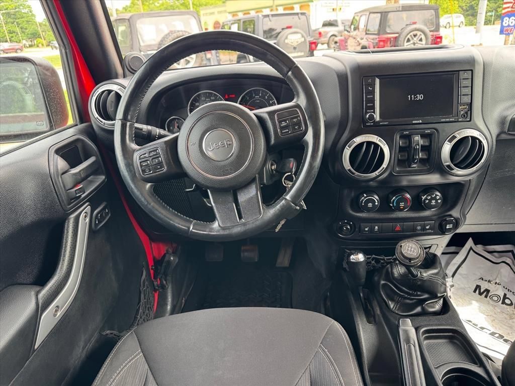 Used 2014 Jeep Wrangler Unlimited Sahara w/ Connectivity Group AWD/4WD image 13