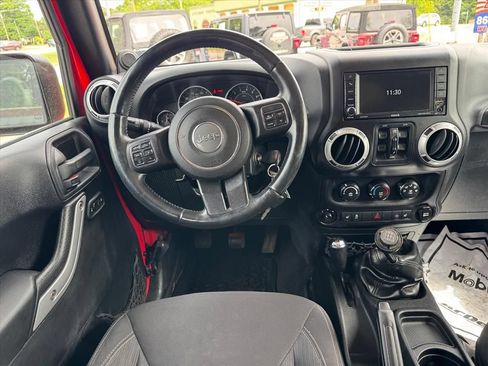 Used 2014 Jeep Wrangler Unlimited Sahara w/ Connectivity Group AWD/4WD image 13