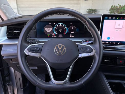 Used 2026 Volkswagen Tiguan SE FWD image 30