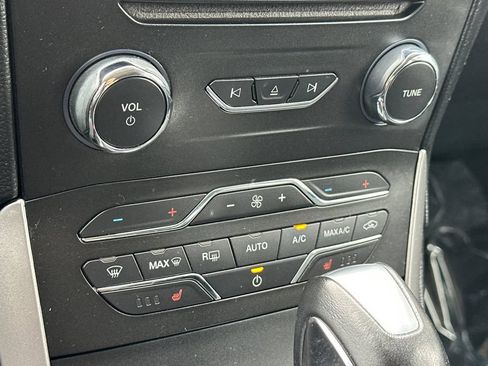 Used 2018 Ford Edge SEL w/ Equipment Group 201A FWD image 20