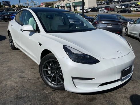 Used 2023 Tesla Model 3 Standard Range image 1