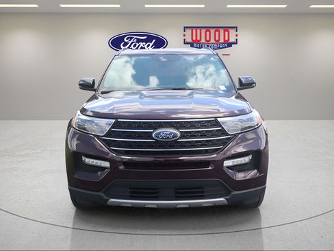 Used 2023 Ford Explorer XLT w/ Equipment Group 202A AWD/4WD image 8