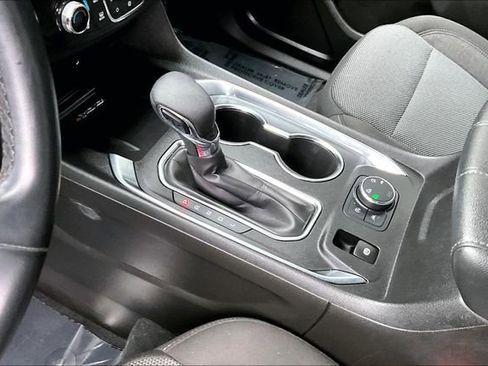 Used 2023 Chevrolet Traverse LT image 13