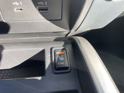 Used 2024 Nissan Titan SV w/ SV Convenience Package image 21