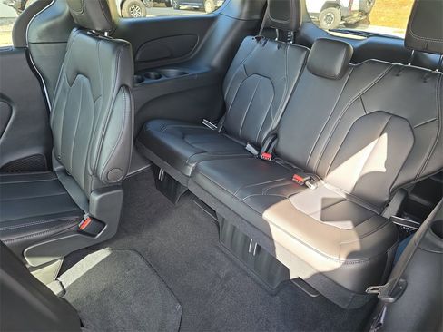 New 2026 Chrysler Pacifica Select image 34
