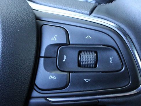 Used 2025 Buick Envista Sport Touring w/ Convenience II Package image 32