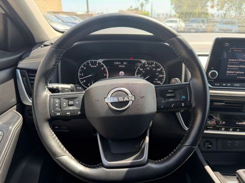 Used 2025 Nissan Rogue SV FWD image 30