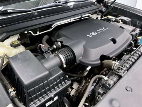 Used 2018 GMC Canyon SLE w/ SLE Convenience Package image 16