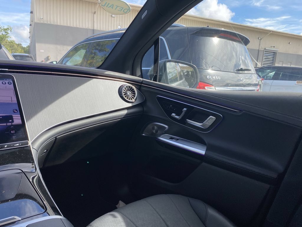 Used 2023 Mercedes-Benz EQE 350+ SUV image 4