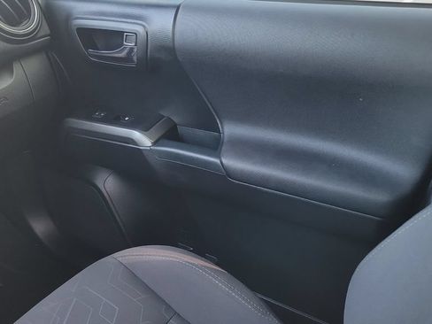 Used 2017 Toyota Tacoma TRD Sport w/ Tow Package RWD image 14