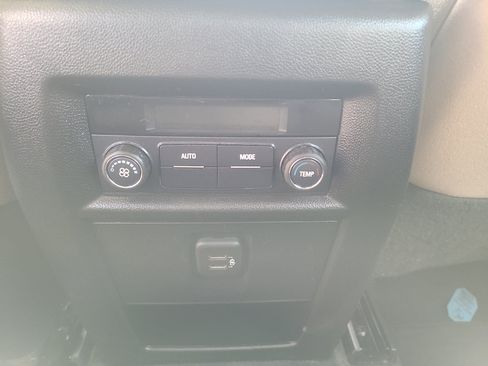 Used 2022 Chevrolet Traverse LS image 13