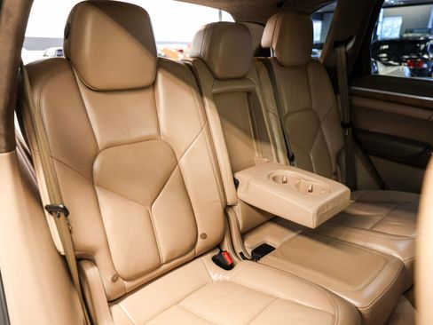 Used 2011 Porsche Cayenne Turbo w/ Premium Pkg Plus image 15