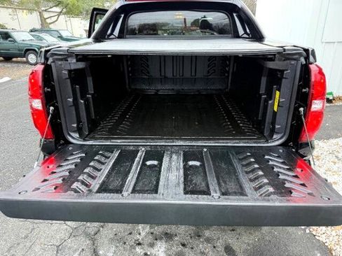 Used 2011 Chevrolet Avalanche LTZ image 35