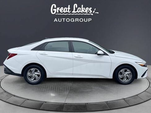 Used 2024 Hyundai Elantra SE FWD image 6