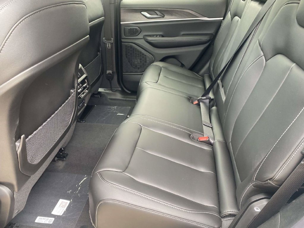 New 2026 Jeep Grand Cherokee Limited w/ Limited Altitude Package RWD image 39
