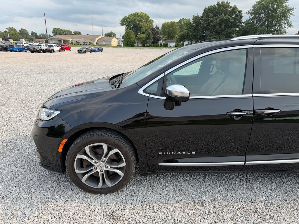 Used 2024 Chrysler Pacifica Pinnacle AWD/4WD image 32