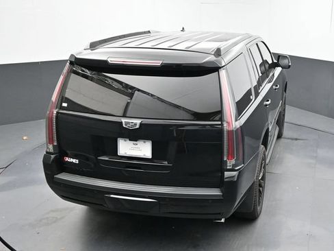 Used 2020 Cadillac Escalade Luxury w/ Escalade Sport Edition AWD/4WD image 37
