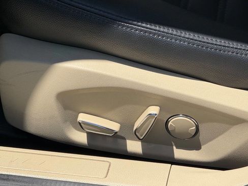 Used 2016 Ford Fusion SE FWD image 9
