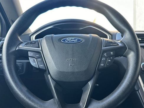 Used 2018 Ford Fusion SE image 22