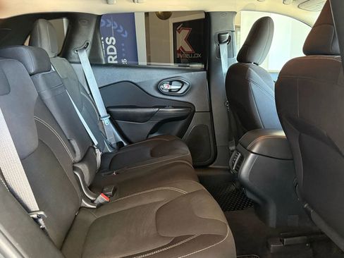 Used 2016 Jeep Cherokee Latitude w/ Cold Weather Group image 25