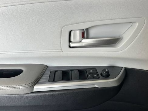 Used 2026 Toyota Sienna XLE FWD image 14