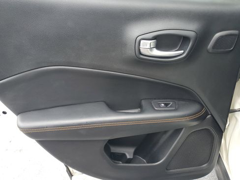 Used 2018 Jeep Compass Limited w/ Navigation Group image 5