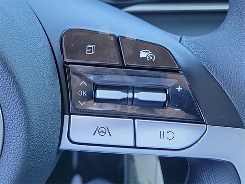 New 2025 Hyundai Elantra SE image 9