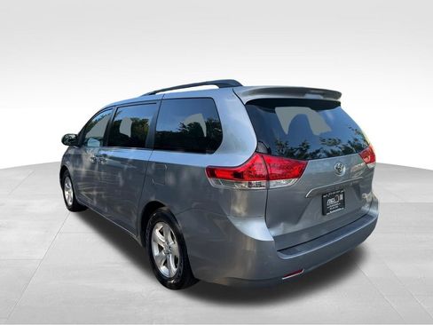 Used 2013 Toyota Sienna LE FWD image 4