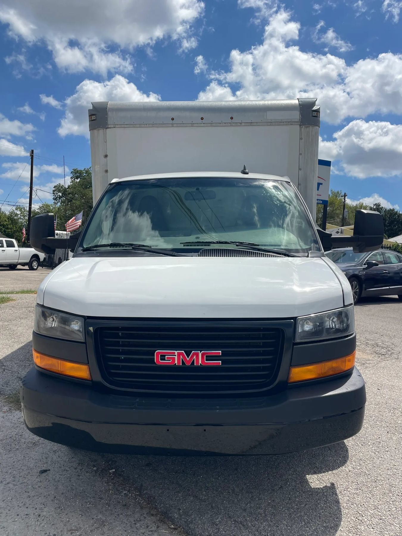 Used 2022 GMC Savana 3500 Extended w/ Power Convenience Package RWD image 2