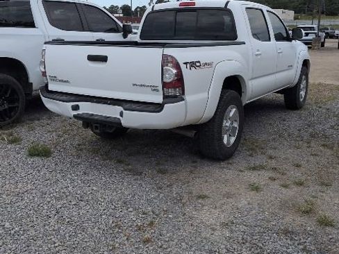 Used 2014 Toyota Tacoma PreRunner w/ TRD Sport Package RWD image 4
